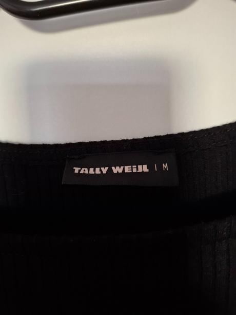 Rebrovaný top a výkrojmi, tally weijl,m