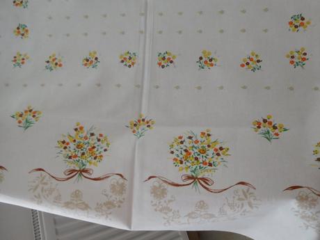 Biely bavlnený obrus  zvazok kvetov,, 