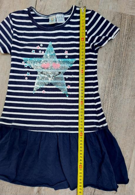 Pásikavé šaty s hviezdičkou, 116