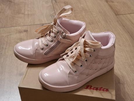 Predám členkové lakované topánky baťa veľ.32, baťa,32