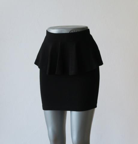 Elegantná čierna peplum sukňa puzdrový stri, bershka,s