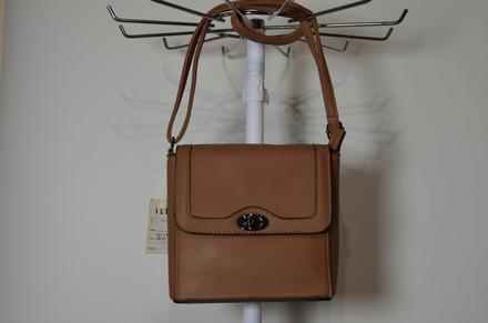 Bledohnedá kabelka,