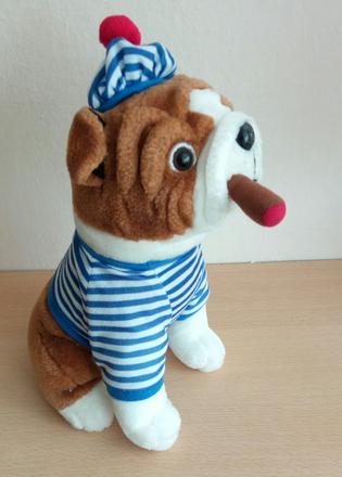 Veľký psík - boxer, aj s oblečením, 