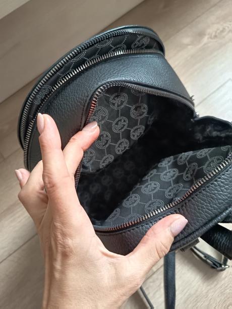 Čierny ruksak, michael kors