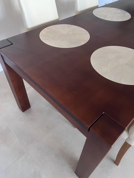 Jedálenský stôl masív, 