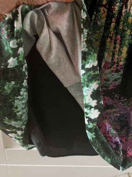 Šaty 38, atmosphere,38