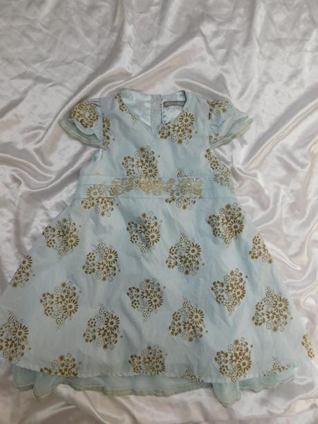 Luxusne velmi pekne šaty, 98