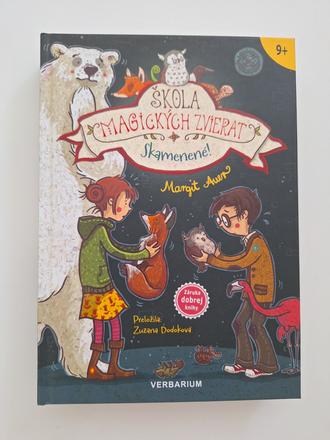 Škola magických zvierat skamenená,