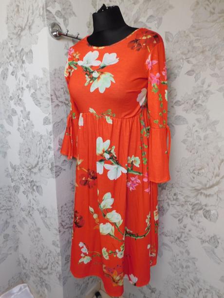 Velmi pekne šaty, 34