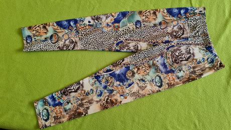 Farebné legíny, 152