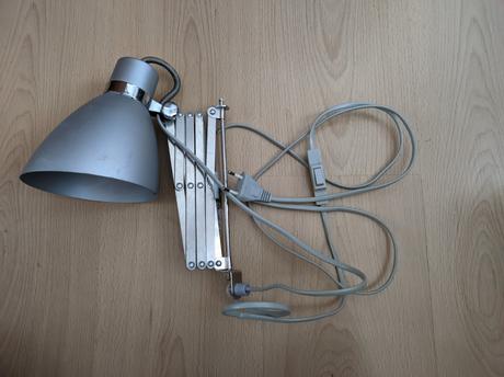 Naťahovacia lampa na stenu, 