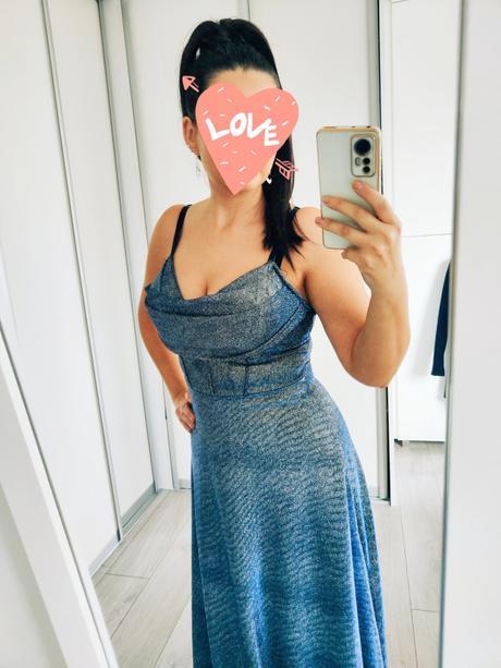 Krásne trblietavé šaty, s