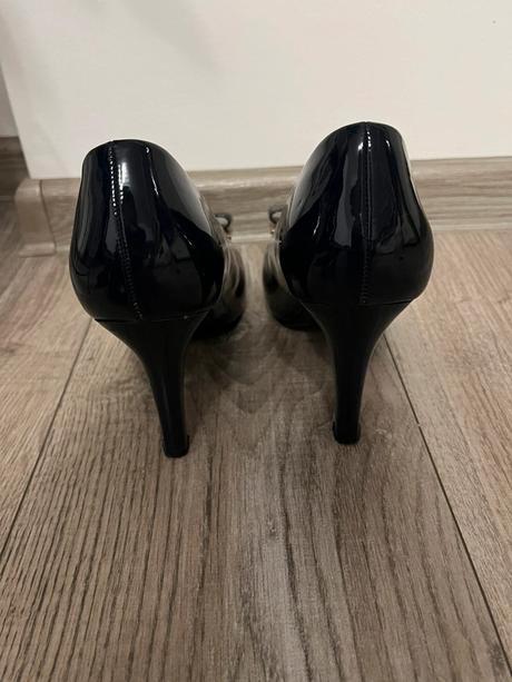 Lodičky s mašličkou, 38