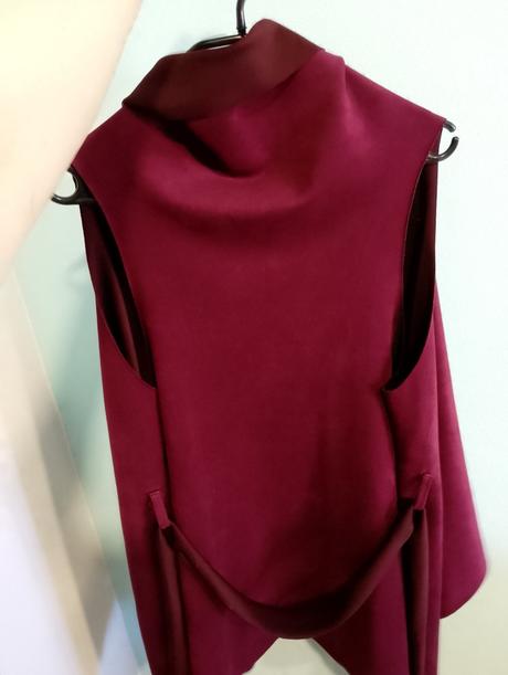 Vesta s opaskom nenosena, 