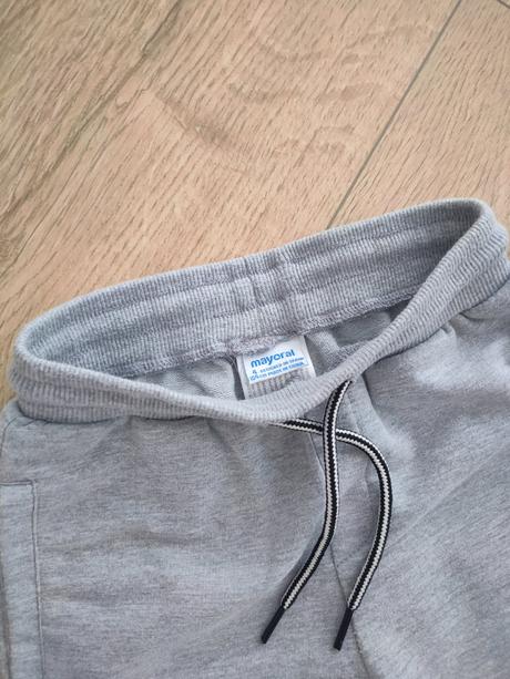 Chlapčenské sivé tepláky mayoral, vel. 104, mayoral,104