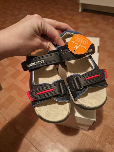 Nové sandále 28 biomecanics, 28