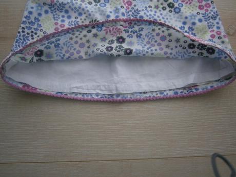 Kvietkované šaty, tu,68