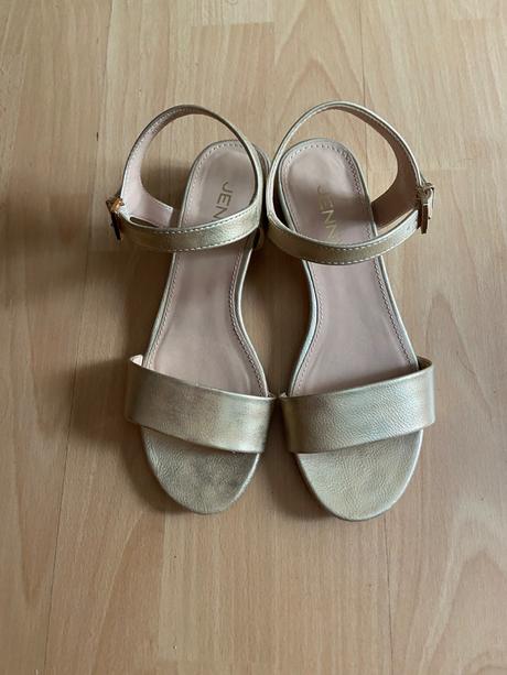 Sandalky 36, 36