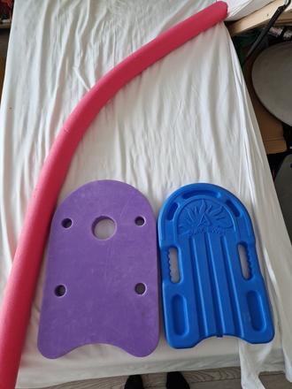 Pomocky na plavanie,