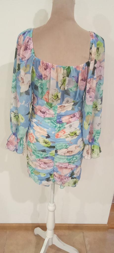 Kvetinové riasené saty, s