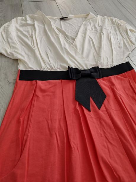 Pekne strečove letné šaty, s