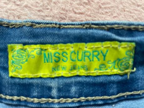 Dievčenské riflové kraťasy., 28