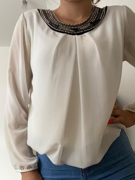 Biela blúzka elegantná, s