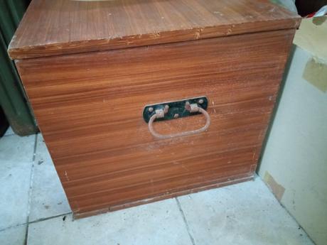 Starsia drevena truhlica,