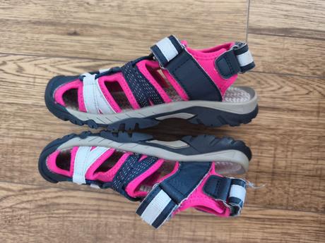 Športové sandále, 28