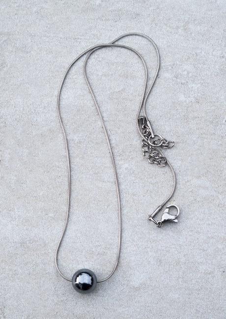 Minimalistický náhrdelník s terahertzom,