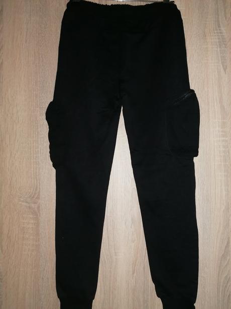 Teplákové nohavice, 134