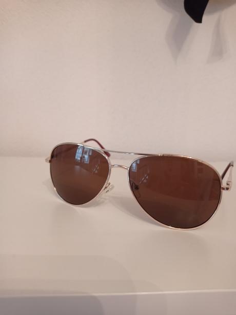 Dámske slnečné okuliare top stav uni, reserved