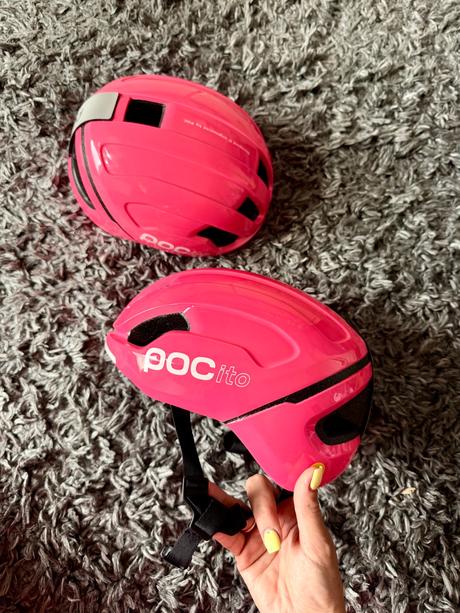 Kvalitná značková prilba na bicykel, s