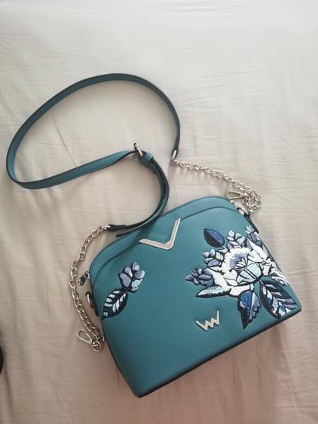 Vysivana kabelka vuch, 