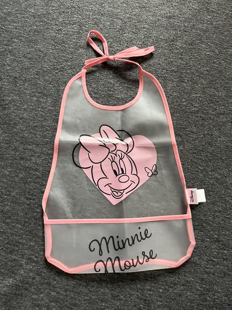 Podbradnik minnie zachytávajúci jedlo, 