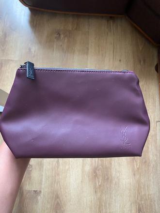 Kozmeticka tasticka yves saint laurent,