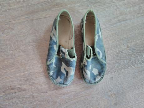 Maskáčove papučky, 29