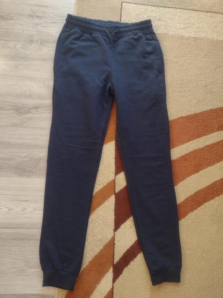 Modré tepláky, 170