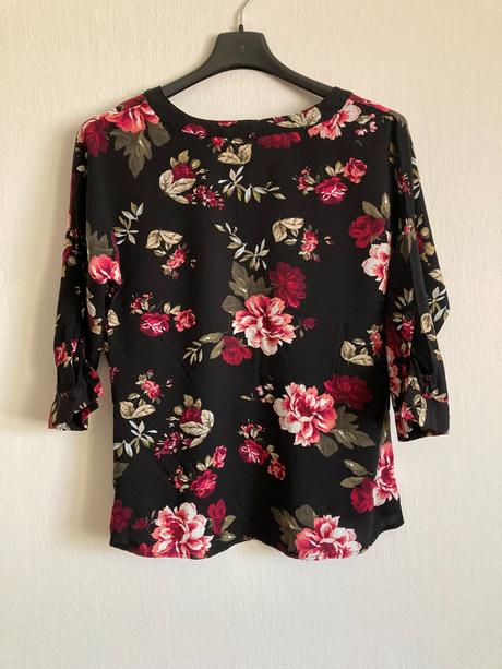 Ľahká kvietkovaná blúzka s, s