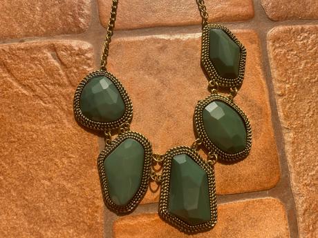 Bizuterie zelena, 