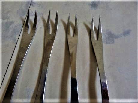 Vidličky na steaky s drev. rúčkami / 4 ks,