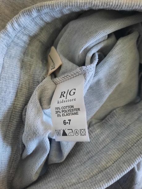 Tenké tepláky, 134