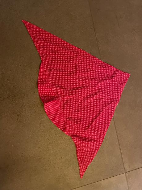 Šatka na uvazovanie so šiltom, 