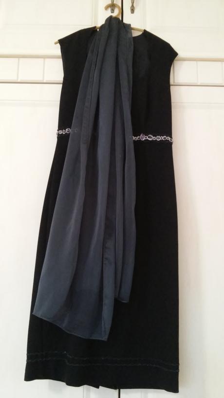 Spoločenské čierne šaty na príležitosť, 36