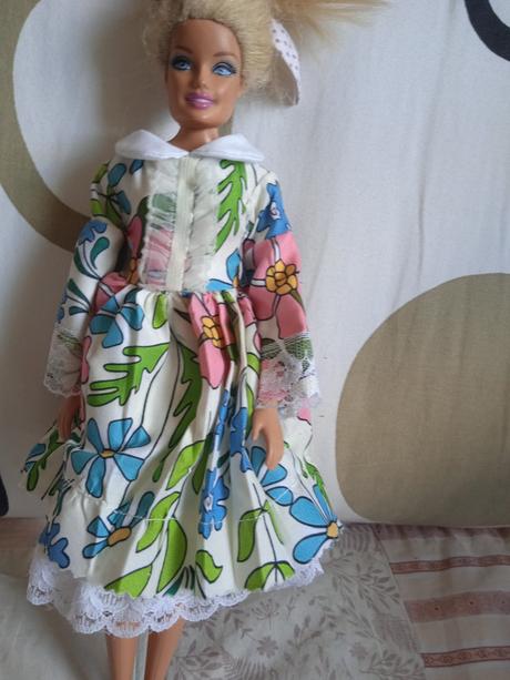 Šaty babika barbie,