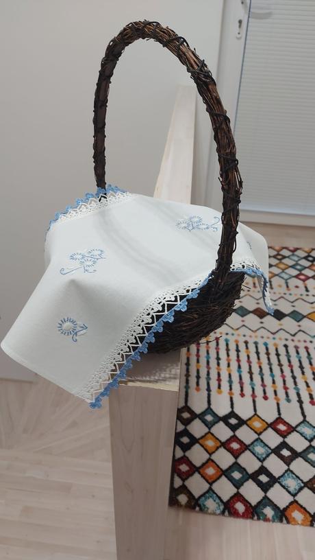 Veľkonočná dekorácia s vyšívaným obrúskom 3, 