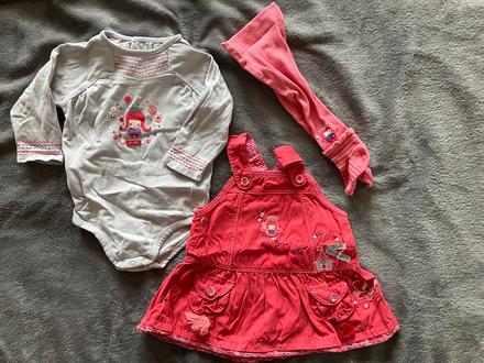 Šaty, body a pančušky, 74