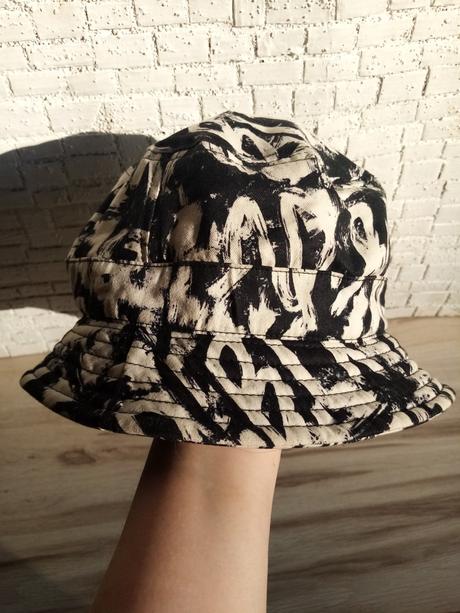 Čierno-biely klobúk "bucket hat", new yorker,m