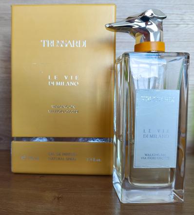 Trussardi - walking on via fiori oscuri,