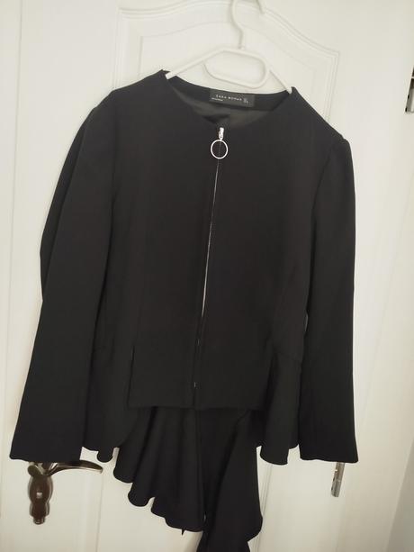Zara zaujímavé sako vzadu s volanom, zara,l
